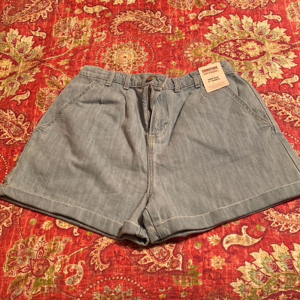 NWT levis shorts girls size 18 fits woman’s size 6
